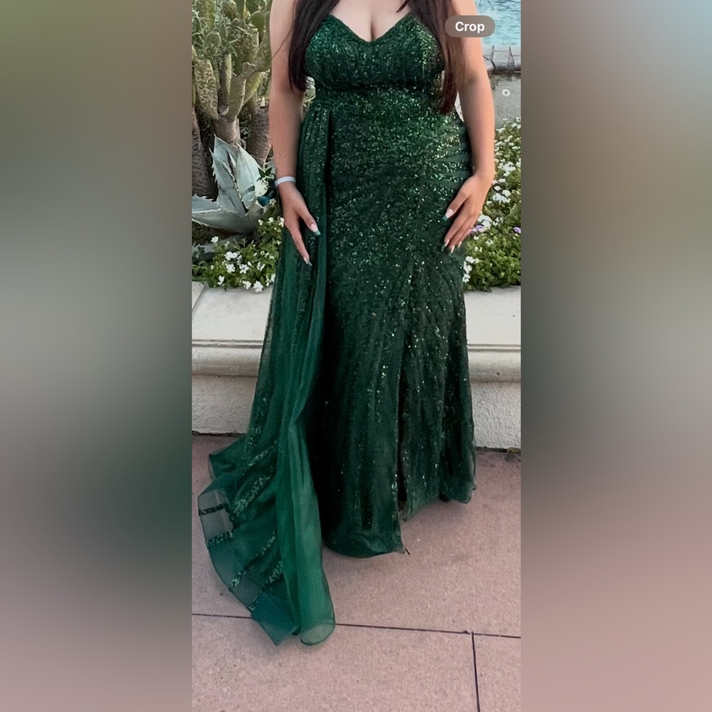 Elegant sparkly emerald green strapless dress
